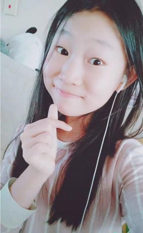 她在某社交平台发布的一组组照片证明,如今的她已经不再是当年那个"
